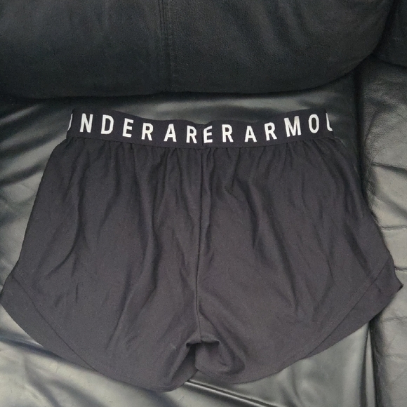 Under Armour Women's SZ M Athletic Gym Black Heat gear Shorts White Logo Broad - Picture 9 of 9